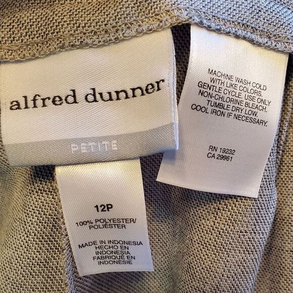 Alfred Dunner Ladies Petite Suit in Light Gray Jacket Size 10P Pants Size 12P - Picture 5 of 15